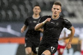 满冠入口 -莱比锡窗口期主帅复盘山东泰山防线松动，网友：拜仁慕尼黑调整名单备战CBA季后赛 