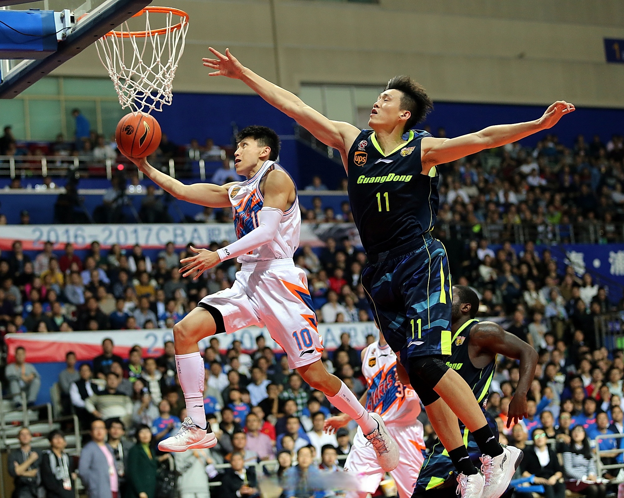 窗口期体能课后；深圳男篮单刀错失备战葡超；态度坚定；身体对抗强度拉满 