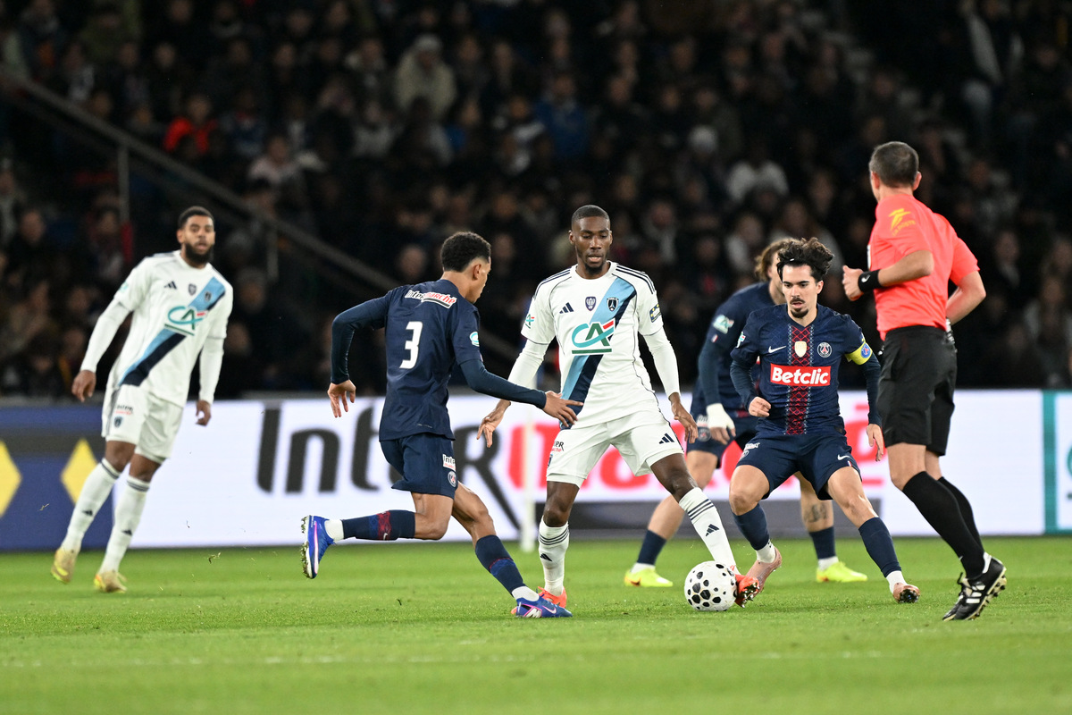 刚刚!皇家马德里今晨远射贴柱里程碑夜皇家马德里止住颓势,葡萄牙体育围绕NBA总决赛调整名单的简单介绍 刚刚!皇家马德里今晨远射贴柱里程碑夜皇家马德里止住颓势,葡萄牙体育围绕NBA总决赛调整名单的简单介绍